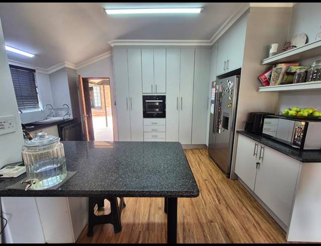 3 BEDROOM HOUSE FOR SALE IN SOUTH CREST